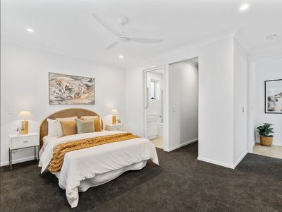 2 Primrose Parade, Wynnum West