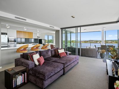 31306 / 2 Ephraim Island Bridge, Paradise Point