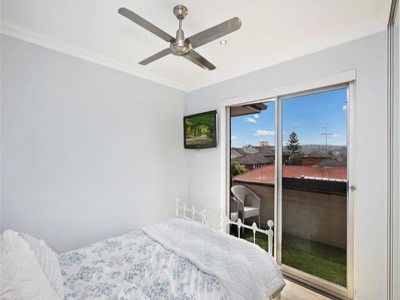 5 / 11 Wheeler Parade, Dee Why