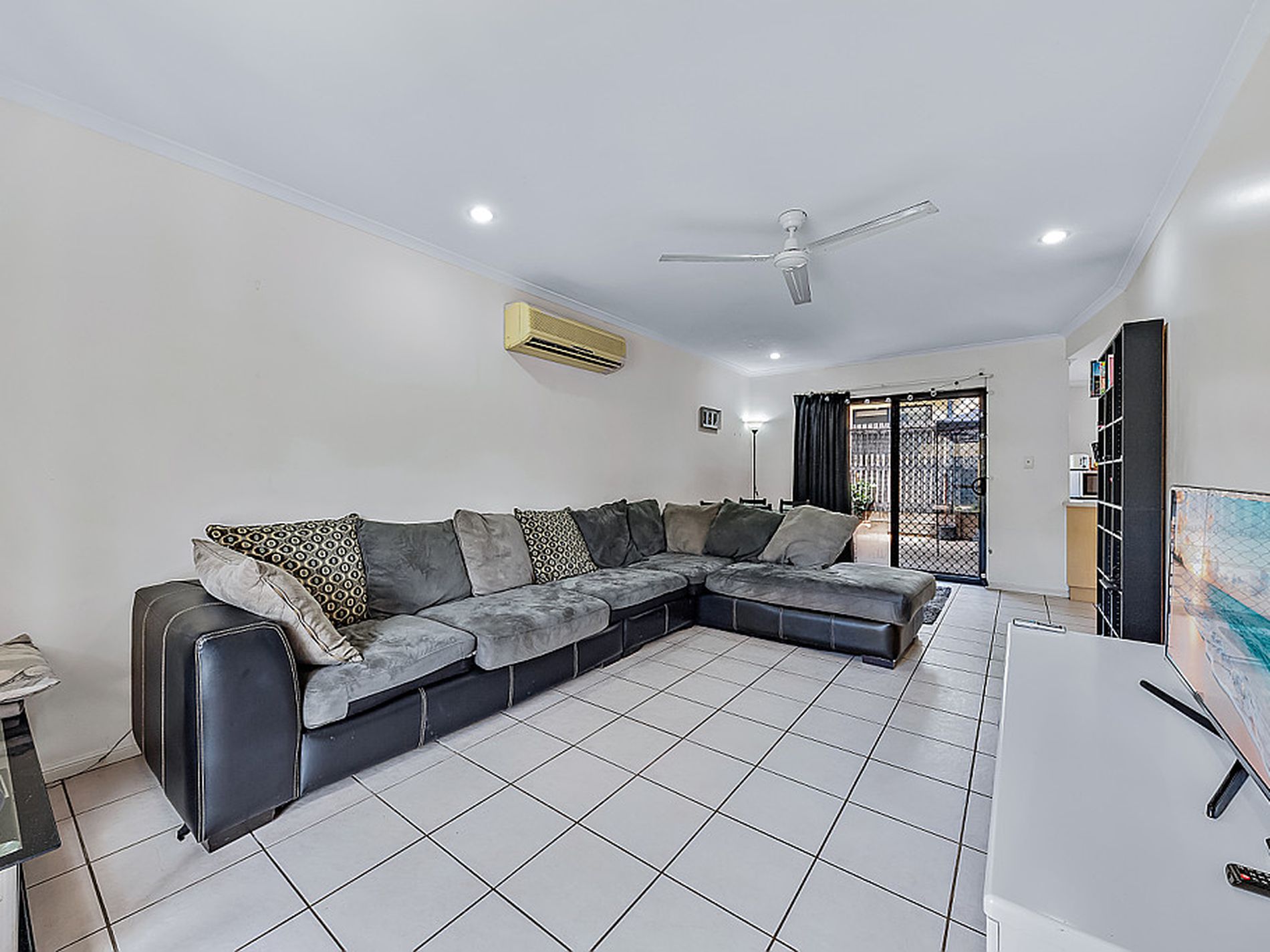 18 / 16 Beach Road, Cannonvale