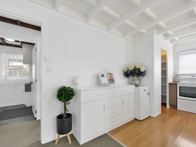 1 / 1 Windlesham Place, Wakefield