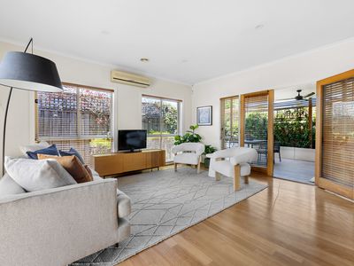 2 / 198 Civic Parade, Altona