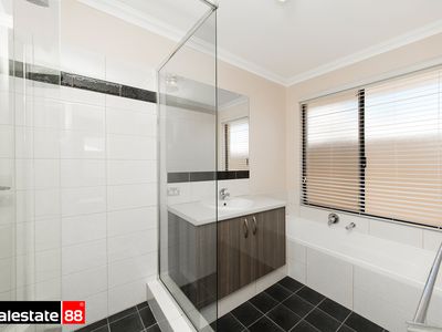 8 Quenda Road, Harrisdale