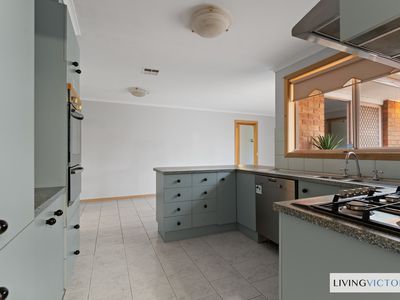 12 Greenshank Court, Werribee