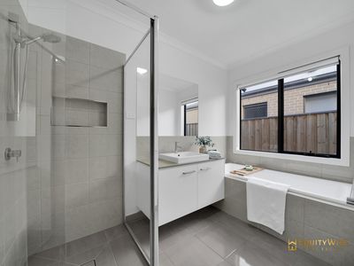 4 Akroydon Street, Werribee