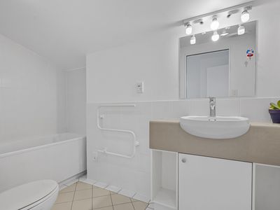 2F / 5 Furneaux Way, Remuera