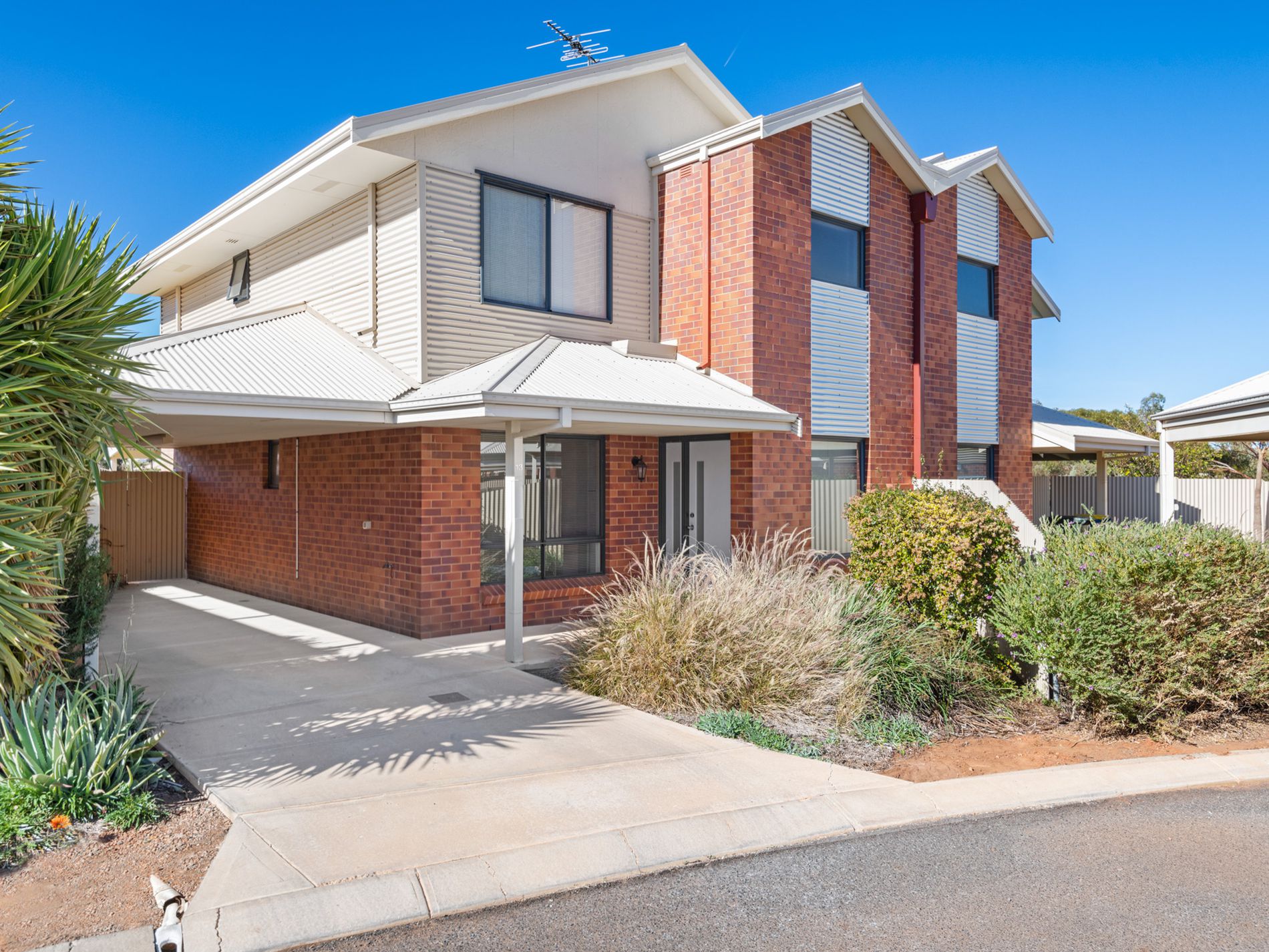 11 / 35 Premier Street, Hannans