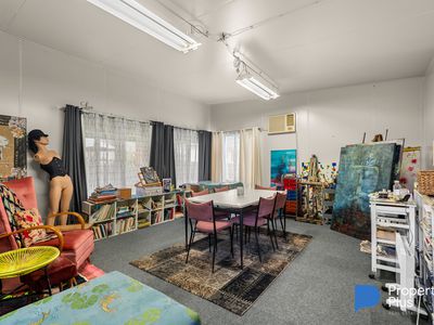 19 Mackenzie Street West, Golden Square