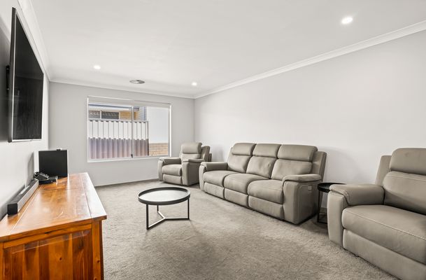 19 Calamocha Way, Piara Waters