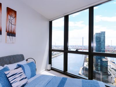 Stylish Waterview Apartment, Docklands