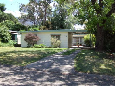 5 St Bernard Drive, Tawonga South