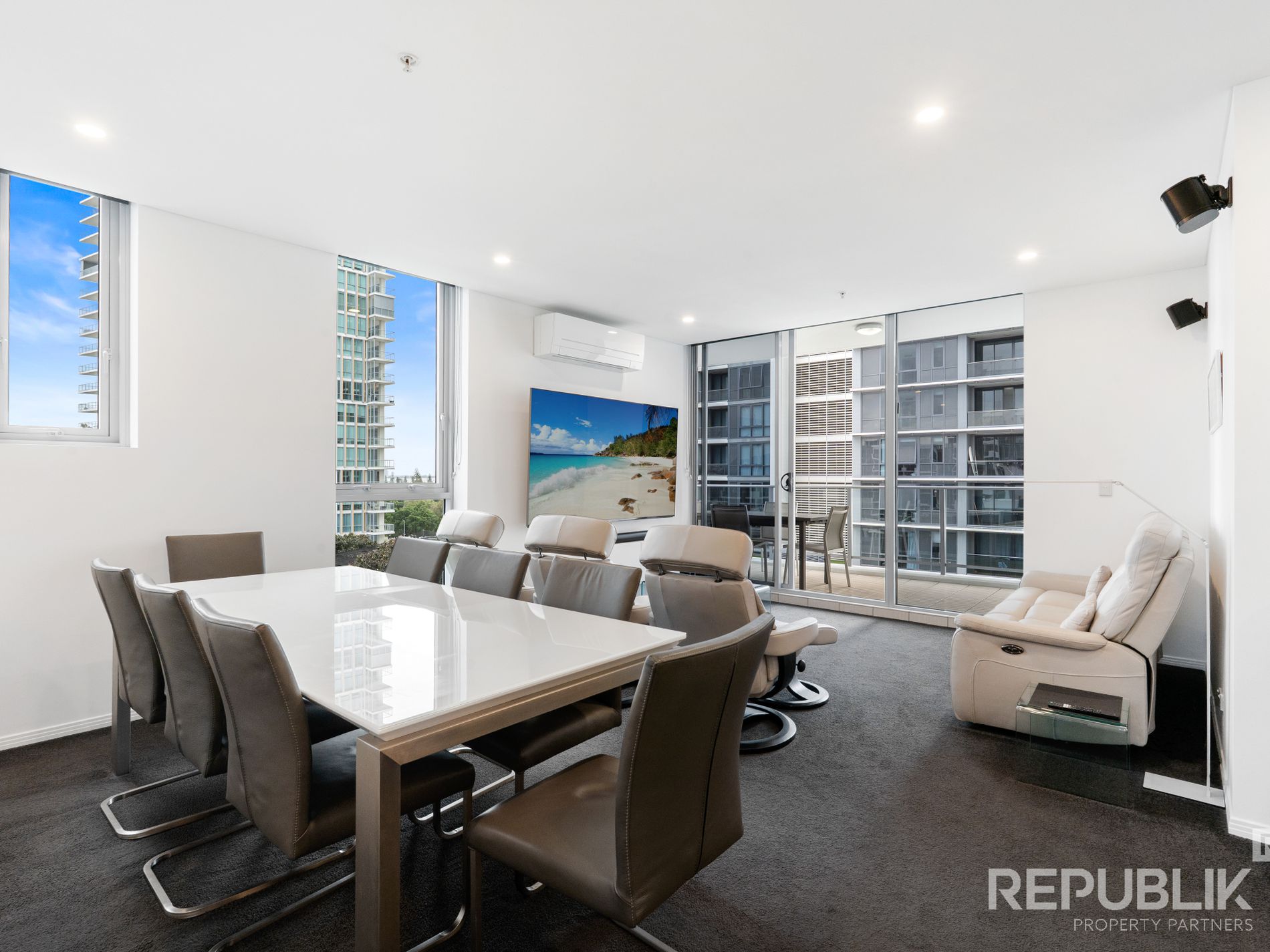 1102 / 4 COMO CRESCENT, Southport