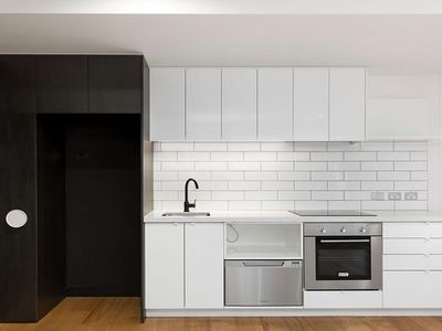 404 / 83 Flemington Road, North Melbourne