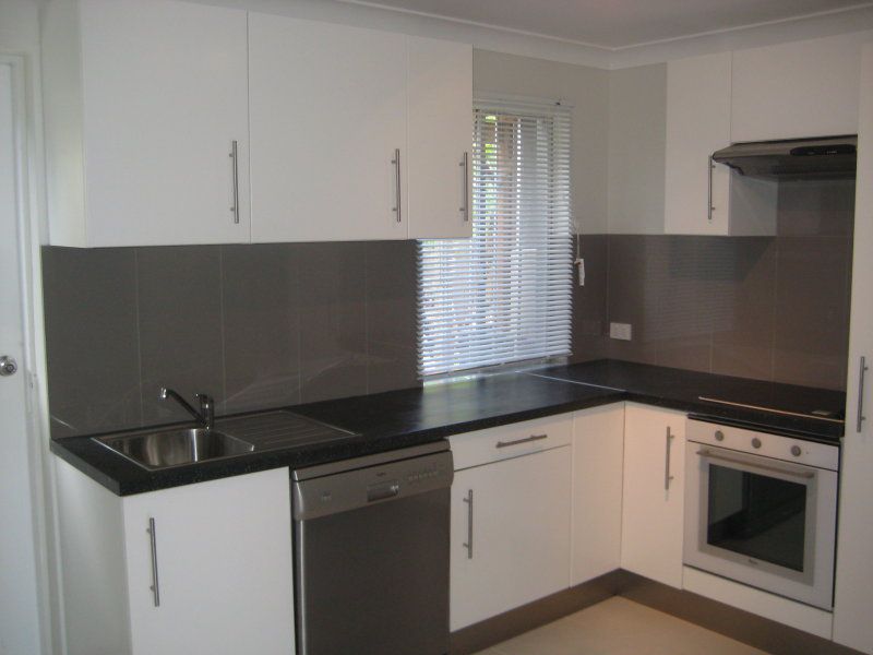 1 / 12 Barton Avenue, Southport