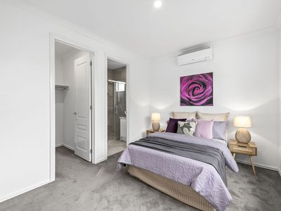 1 / 4 Fortune Street, Box Hill North