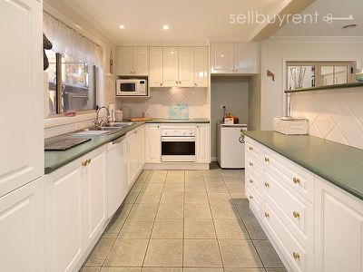 2 FADE COURT, Wodonga