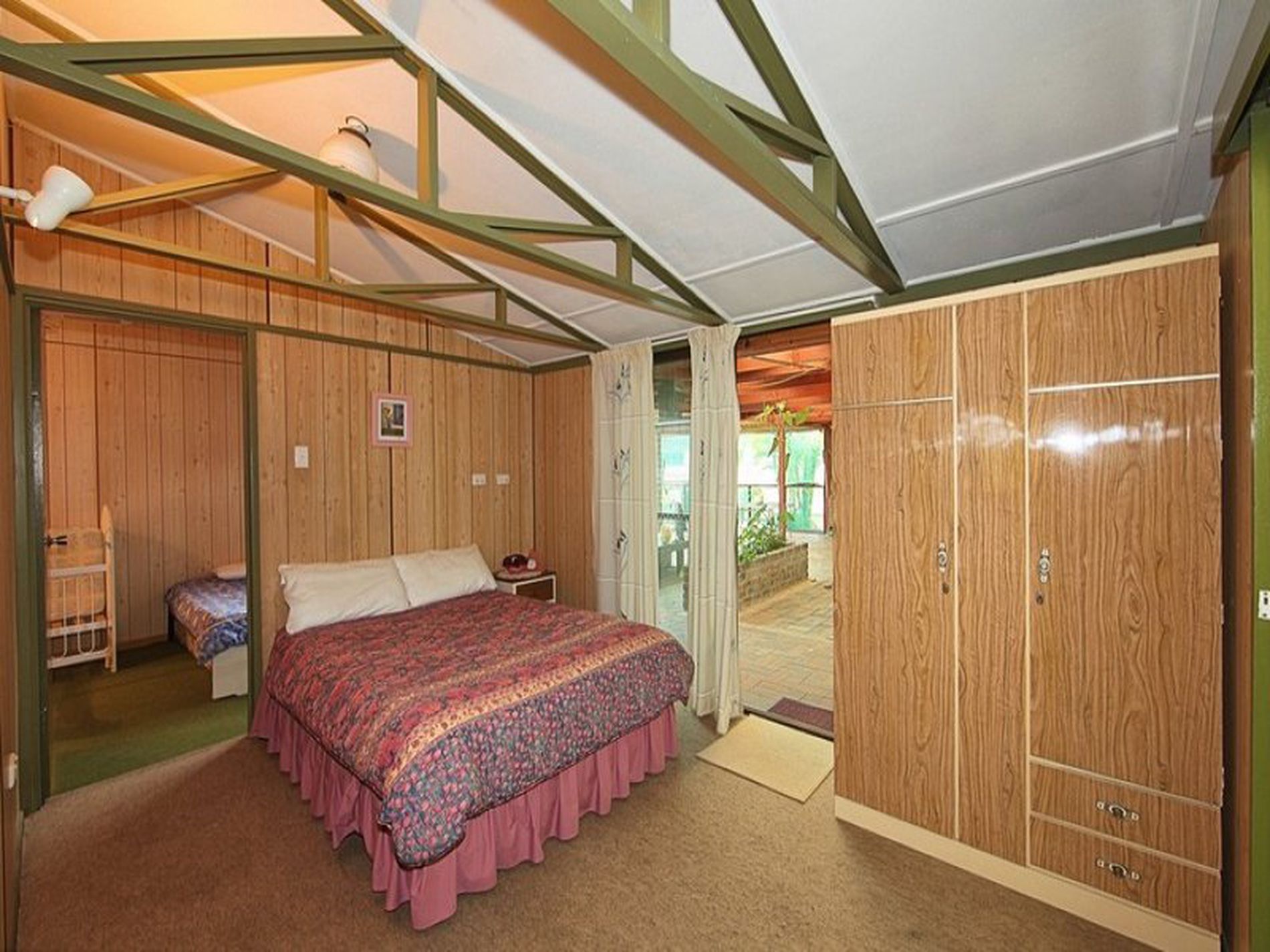 42 First Avenue, Woodgate