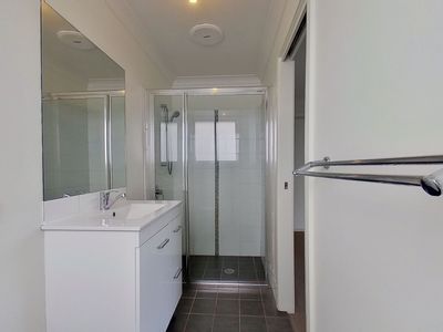 24 Dalbeattie Crescent, Dubbo