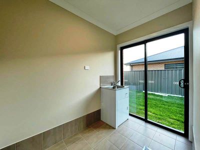 35 Federation Boulevard, Forbes