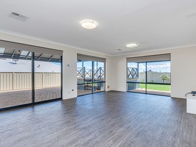 4 Trumpeter Parade, Yanchep