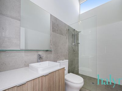 8 / 125 Fairway, Crawley