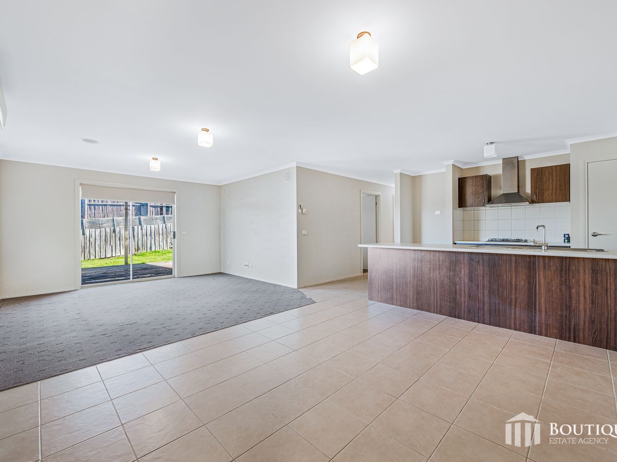 31 Adrian Drive, Pakenham