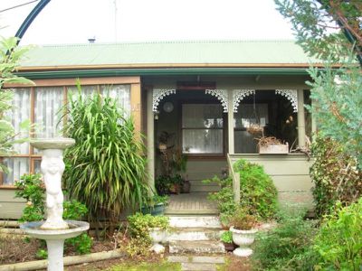 11 Hill Street, Donovans