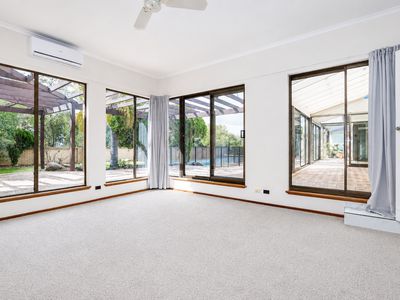 5 Lakeside Road, Churchlands