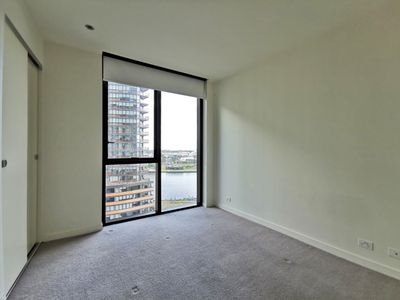 906 / 9 Waterside Place, Docklands