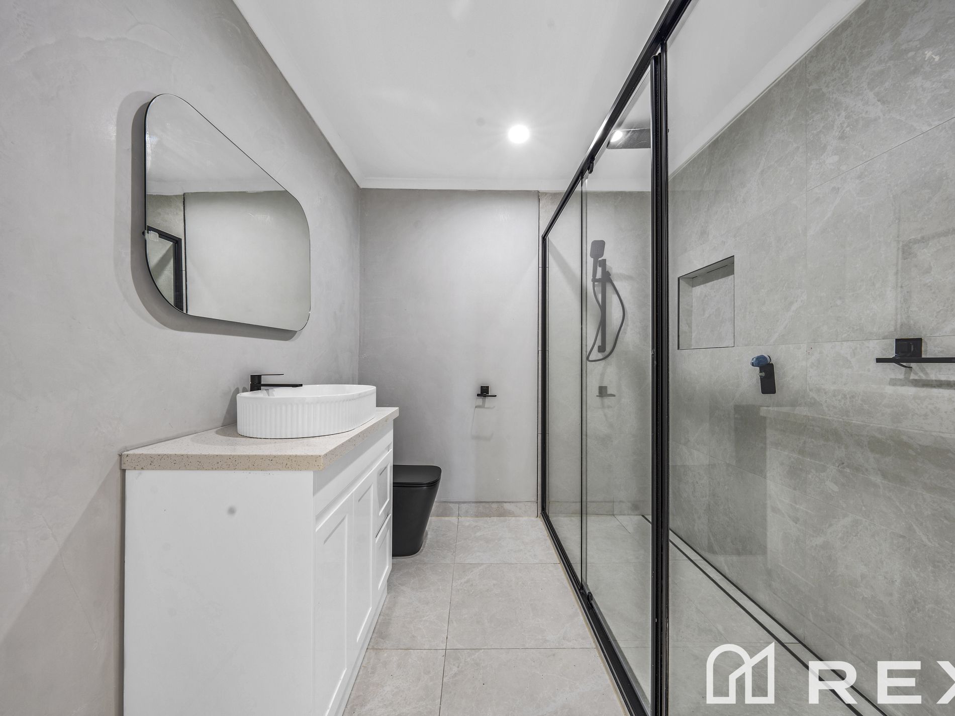 5 / 16 Heywood Crescent, Cranbourne North