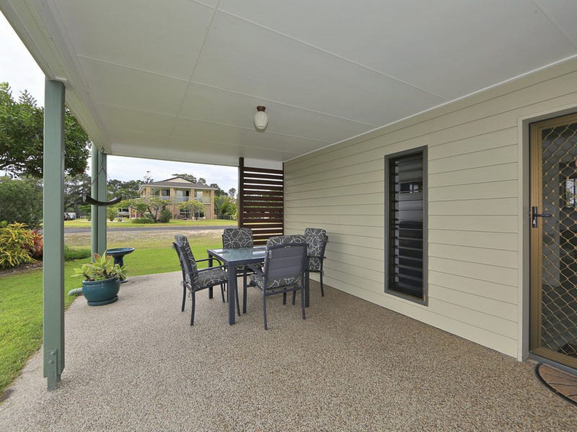9 Fifth Avenue, Woodgate