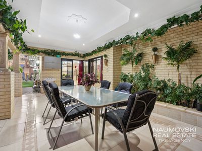 12 Meadowbank Way, Landsdale