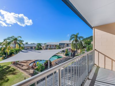 9 / 11 Island Close, Cannonvale