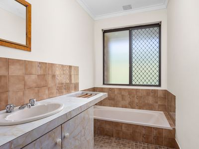 12 Glencairn Way, Parkwood