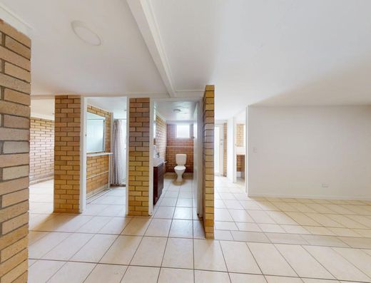 Refurbished Myles St Family Home image 10