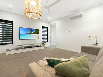 32 Iridescent Drive, Trinity Park