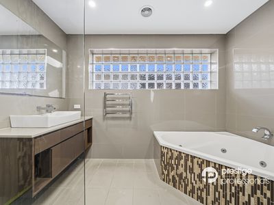 24 Governor Macquarie Drive, Chipping Norton