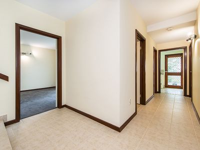 6 / 9 Lockhart, Como