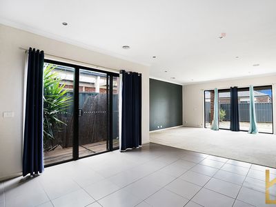 16 Holloway Street, Manor Lakes