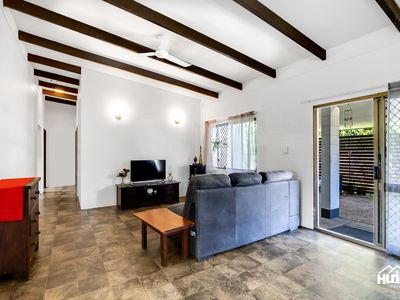 60 Hollywood Boulevard, White Rock