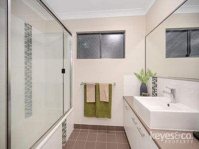 17 High Vista Drive, Mount Louisa