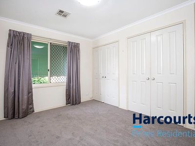 1 / 2 Merri Place, Conder