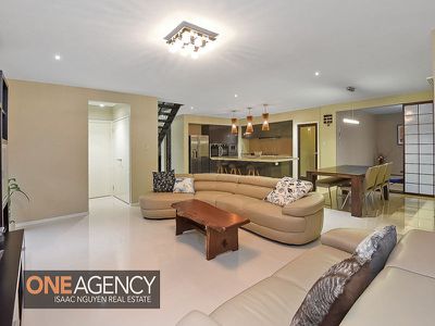 4 Conlan Court, Augustine Heights
