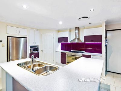 21 Carisbrook Cct, Forest Lake