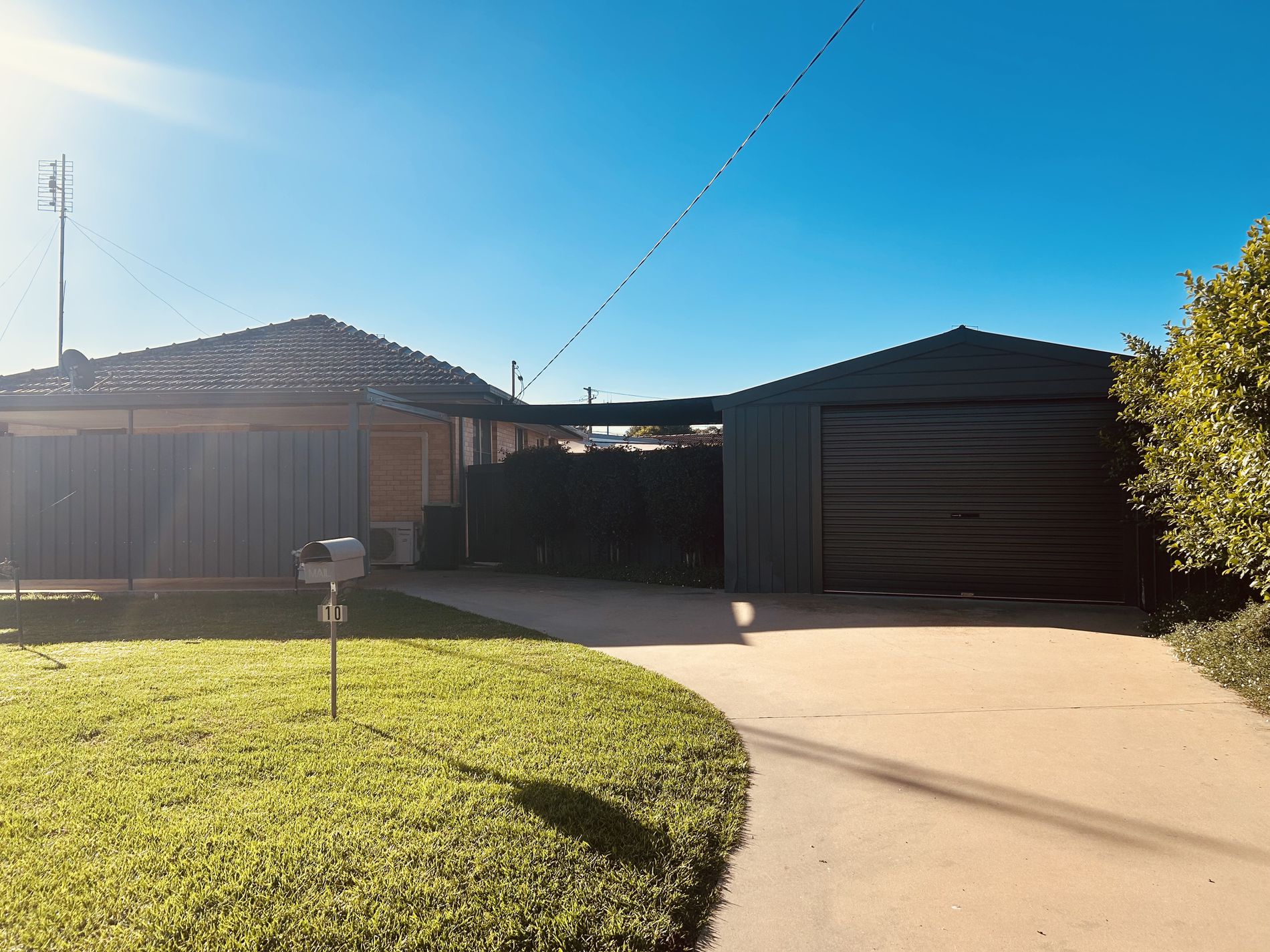 10 White Street, Finley