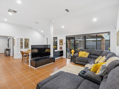 10 Emander Drive, Dianella