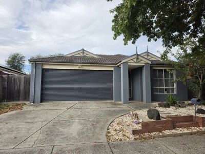 35 Bradford Drive, Cranbourne East