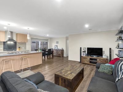 69 Village Green Drive, Leopold