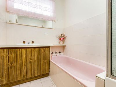 8 Thompson Court, Werribee