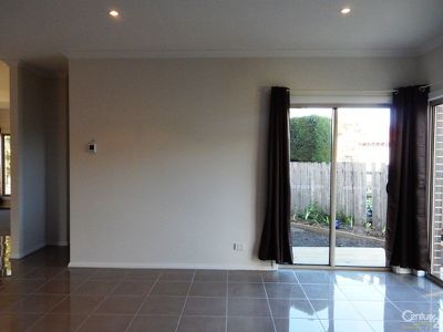 2 / 31 Beckington Crescent, Hampton Park